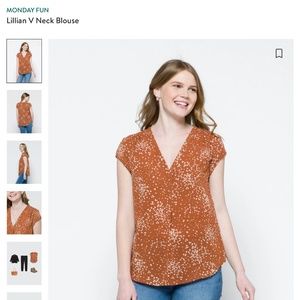 MONDAY FUN  fun2fun Lillian V Neck Blouse Size Small